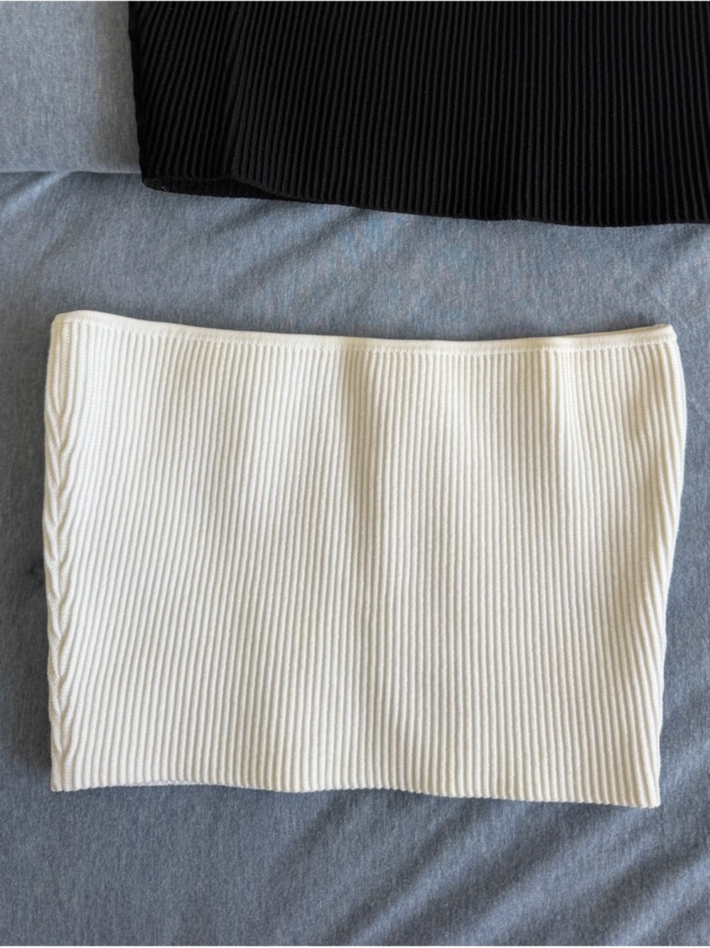 Aritzia Ribbed Strapless knit Bandeau Top in White